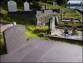 menai_bridge_grave_cynan