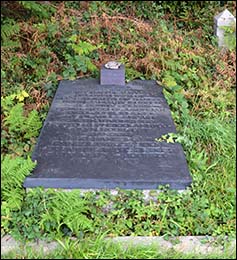 menai_bridge_grave_glyn_roberts