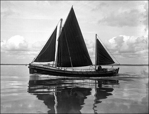 Photo of Barry Dock lifeboat in 1922
