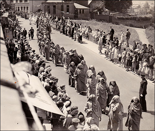 Photo of Gorsedd procession in Caerphilly town centre
