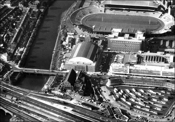 Aerial photo of Empire Pool in 1959