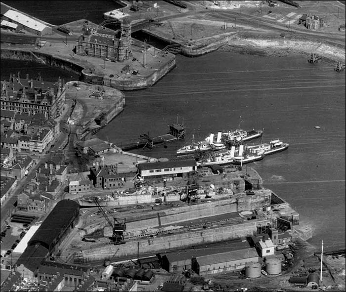 Aerial view showing paddle steamers at Pierhead in 1956