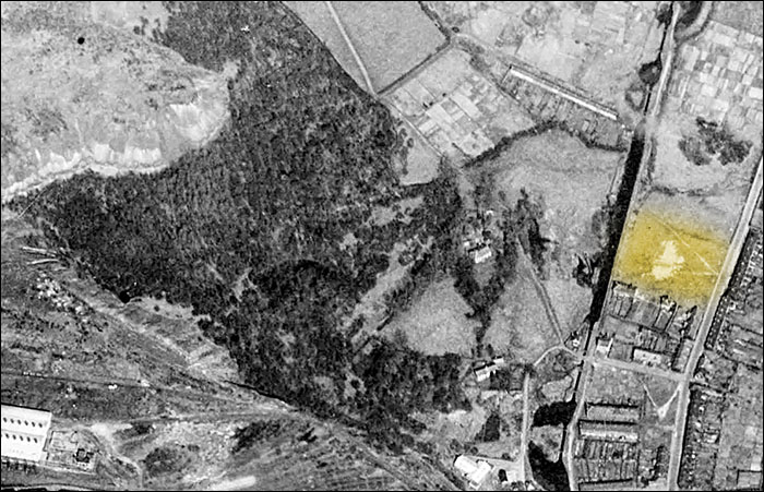 1947 aerial photo showing site of Woodside brickworks