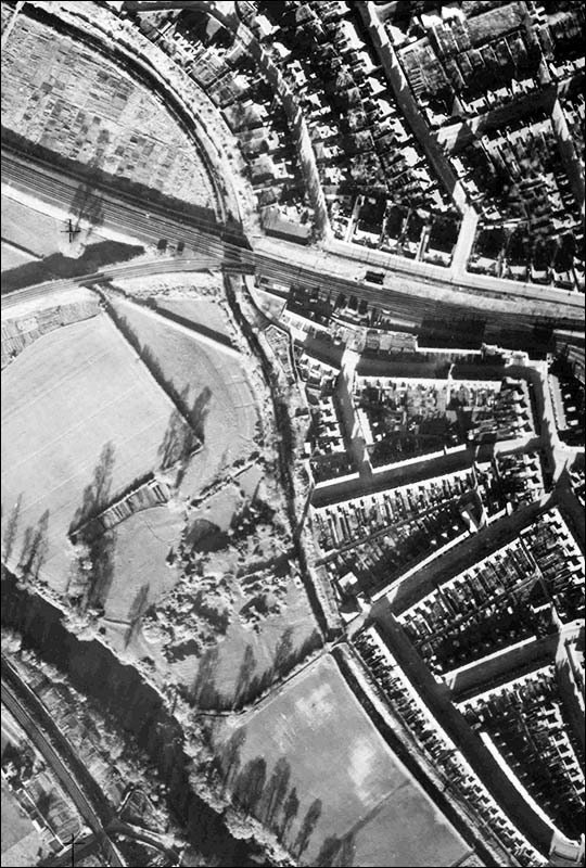 Aerial photo of Hailey Park showing canal in 1947