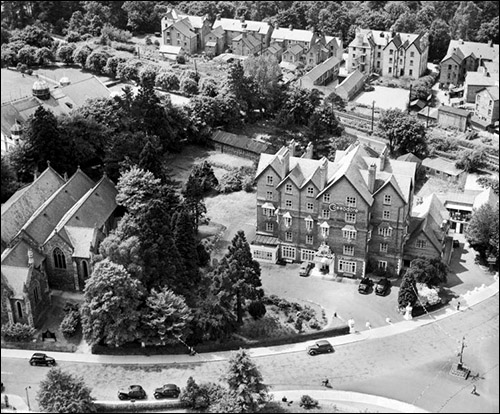 Aerial photo of Hotel Commodore in 1953