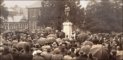 llandrindod_war_memorial_unveiling_1922