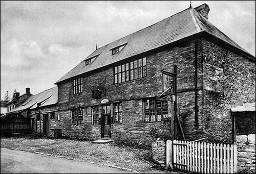 Old photo of Skirrid Inn