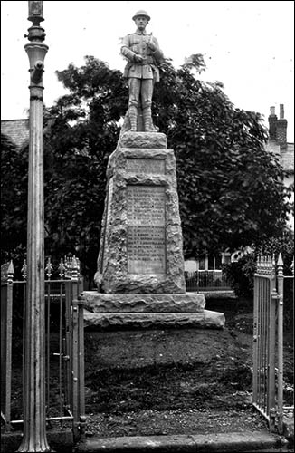 Photo of Monmouth war memorial when new Photo of Monmouth war memorial when new