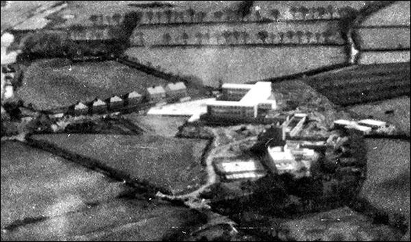 Aerial photo of Ysgol Syr Thomas Jones in 1951