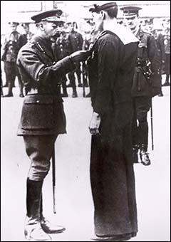 Photo of William Williams receiving his Victoria Cross