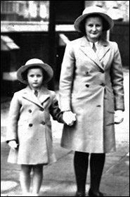 Photo of wartime evacuees Monnica & Rosalind Stevens