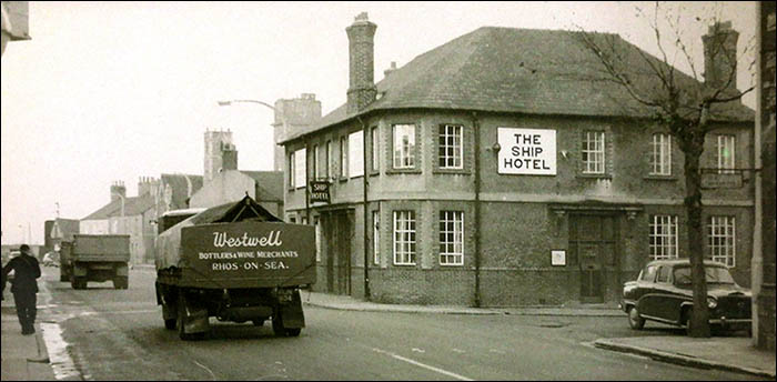 Old photo of The Ship Hotel, Flint