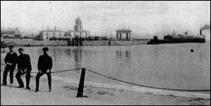 Photo of Holyhead arch andharbour