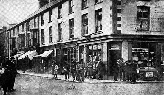 Old photo of Glasgow House, Llanberis