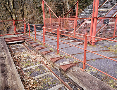Photo of traverser at foot of V2 incline, Llanberis