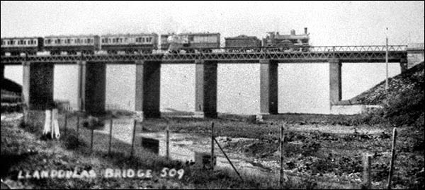 Old photo of Llanddulas railway viaduct