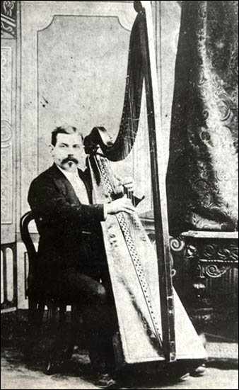 Photo of harpist Owen Jones in 1894