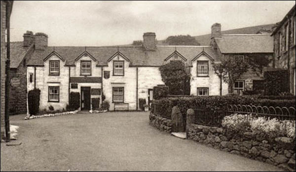 Photo of the Garthangharad Hotel in the 1930s
