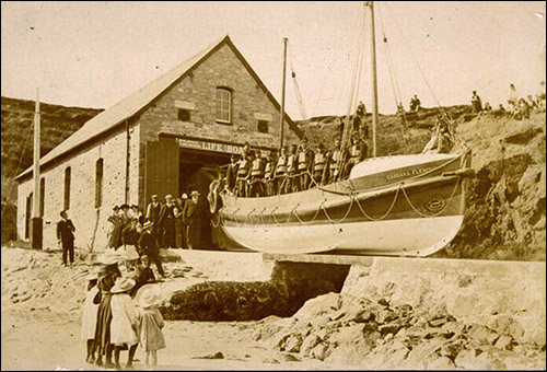 Old photo of Porthdinllaen lifeboat station