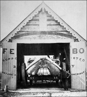 rhyl_lifeboat_station_with_lifeboat_morgan.