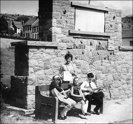 Photo of R Williams Parry memorial in 1969