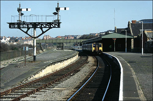 Photo of Barry Island station in 1993