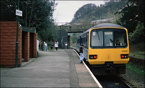 Photo of Merthyr Vale station in 1992